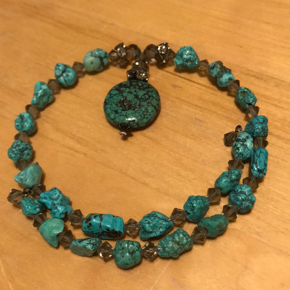 Turquoise beaded necklace with pendant